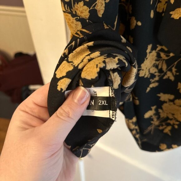 Floral Sleeveless Top - Picture 3 of 3